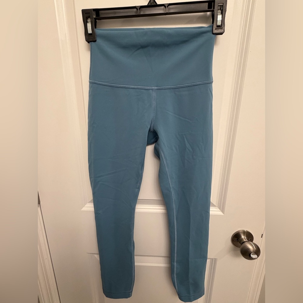 Lululemon Wunder Train high-rise 23 inch crop leggings- size 4 - Picture 9 of 9